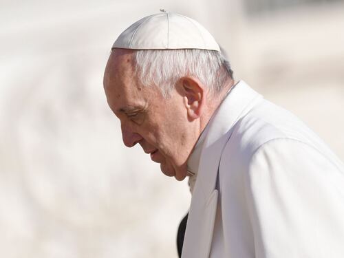 Pedofilia, il Papa chiede perdono: "Non abbiamo agito in tempo"