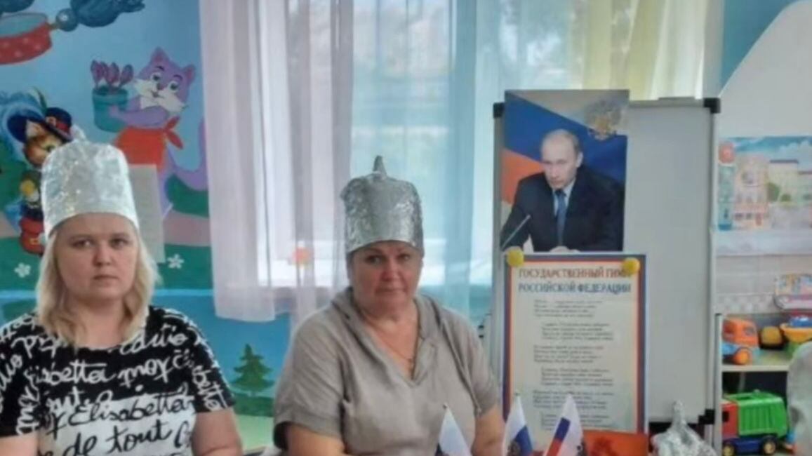I cappelli di stagnola, i russi e i complottismi occidentali