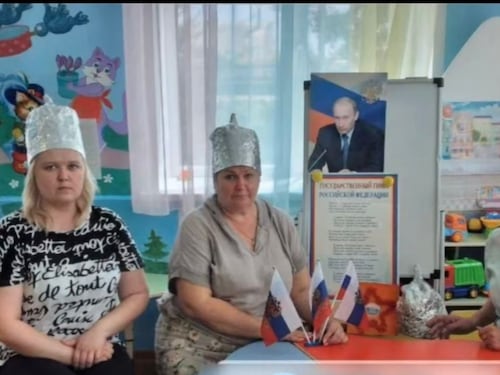 I cappelli di stagnola, i russi e i complottismi occidentali
