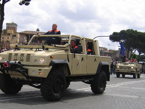 Iveco vuole scorporare la divisione Difesa. Il progetto scatena il rally in Borsa (+21,5%)