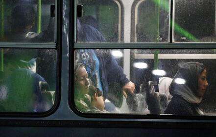 Migliaia di migranti da Budapest a Vienna in autobus 12