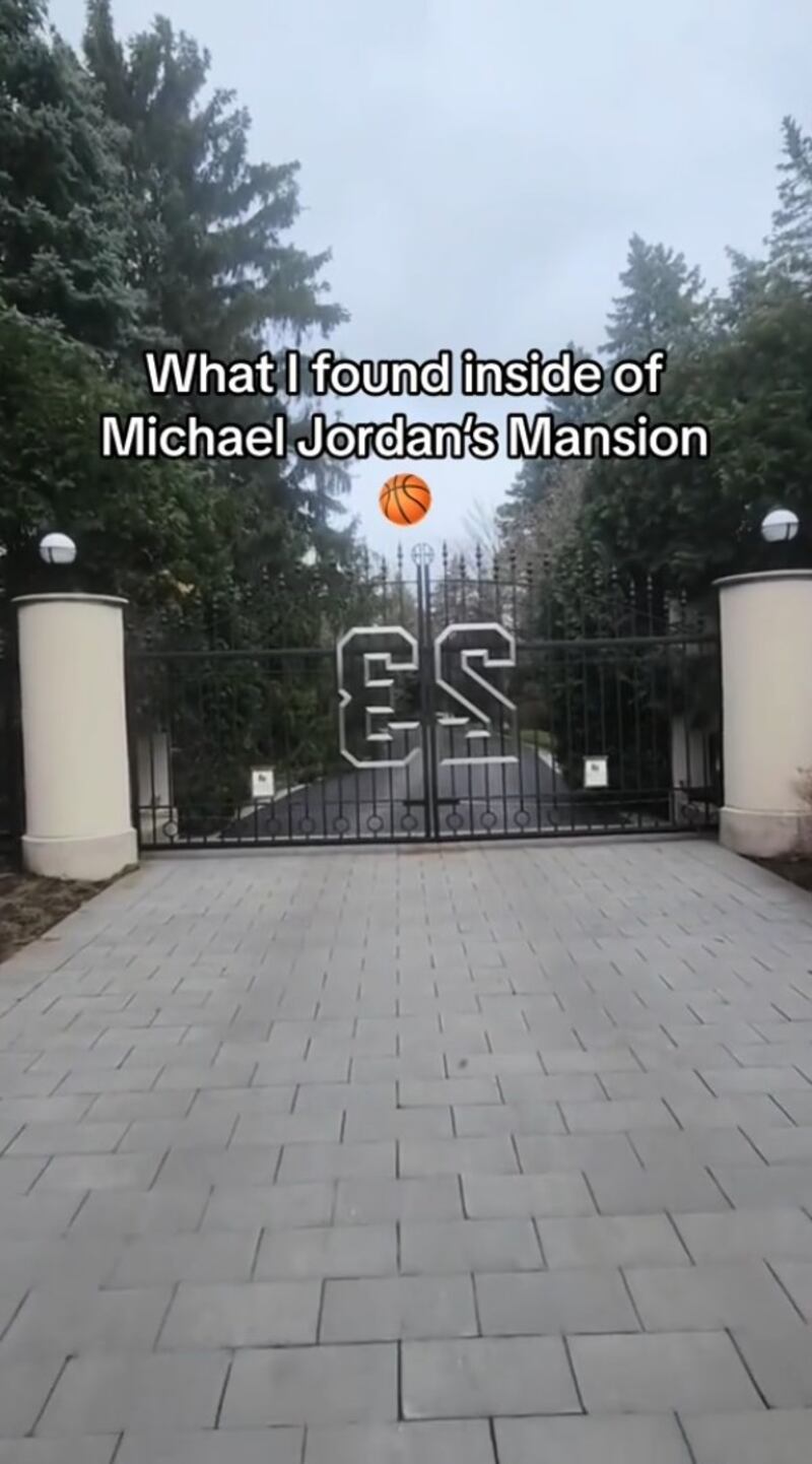 Le immagini della villa abbandonata di Michael Jordan a Chicago 1
