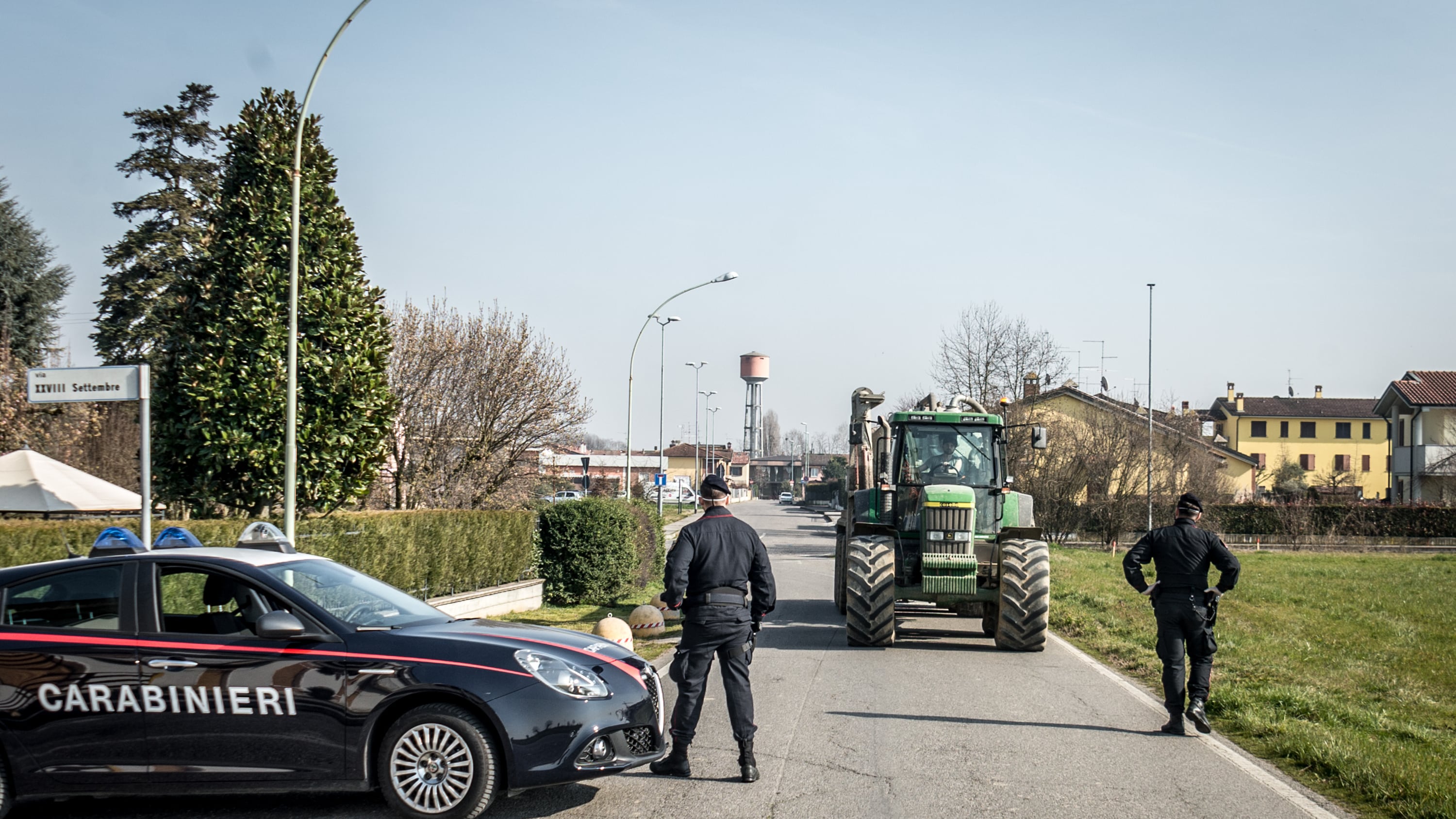 Il 37% esce ancora di casa. Da oggi controlli sulle ditte