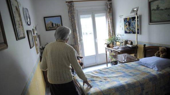 Straniero rapina in casa una 74enne ed aggredisce agenti, arrestato