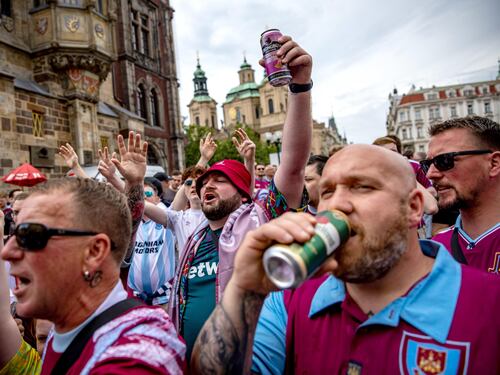 Guerriglia a Praga prima di Fiorentina-West Ham: fermati 16 ultras viola
