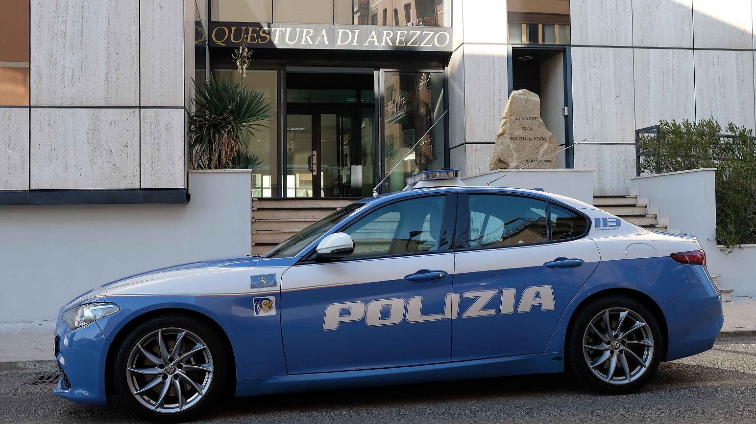 Stupro di una donna in piazza Napoli, arrestato il terzo uomo. È un egiziano