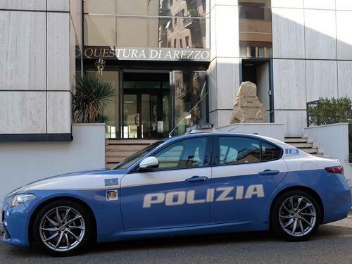 Fingono di aiutarla e la derubano: anziana truffata da stranieri