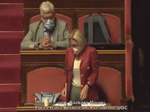 "Mia madre mi disse: Ho paura per te": la senatrice si commuove