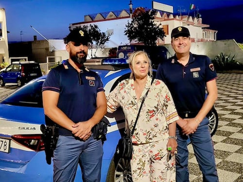 Tina Cipollari fermata dalla polizia. La foto che fa impazzire i social
