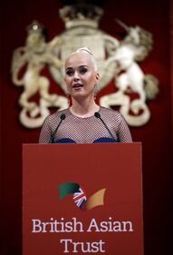 Il Principe Carlo e Katy Perry in foto 3