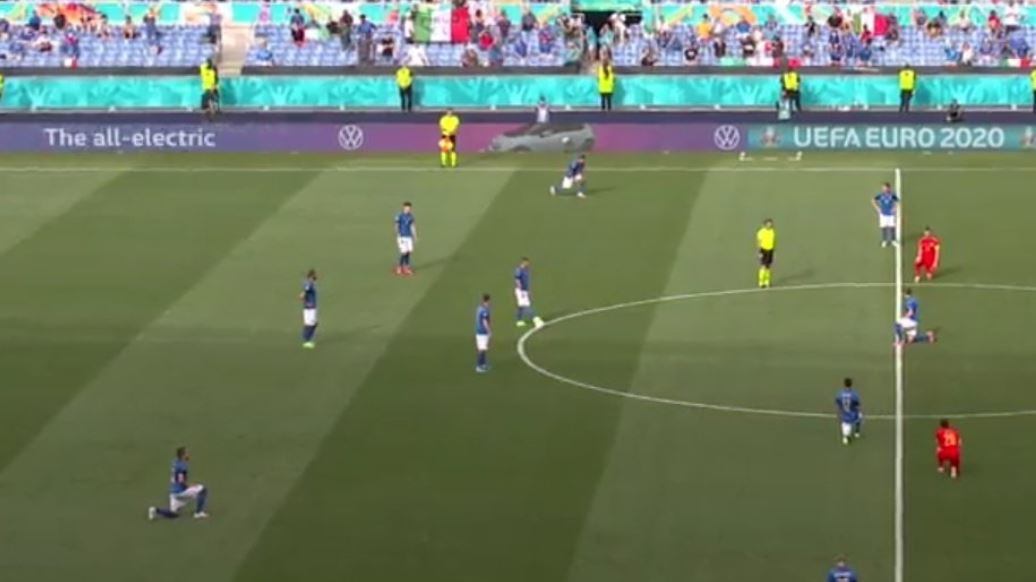Povia: "Italia in ginocchio? Azzurri giochino e non pensino a propaganda razzista"