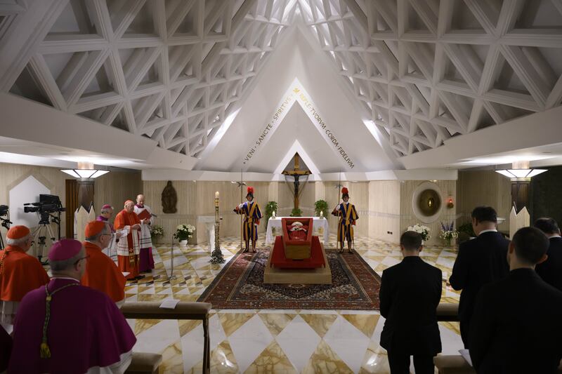 Le prime foto della salma di Papa Francesco 6