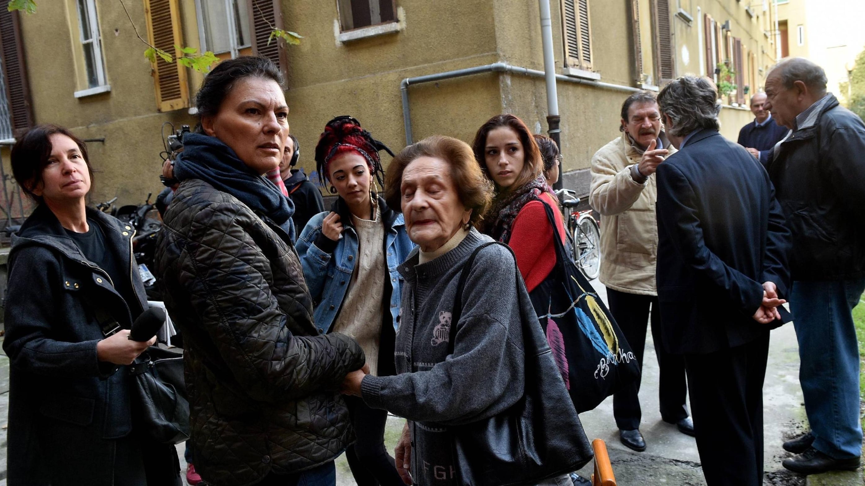 «Dieci anni di residenza o niente case popolari»