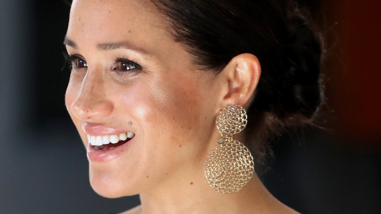 Il segreto di Meghan Markle? Le sue scarpe (sempre un numero più grande)