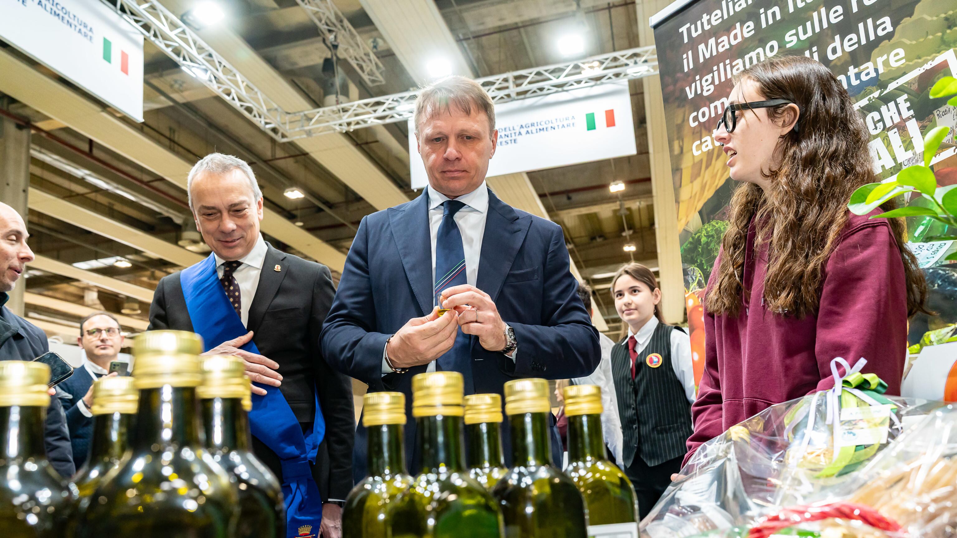 Olio, il piano del governo: +25% di produzione e lotta alla Xylella