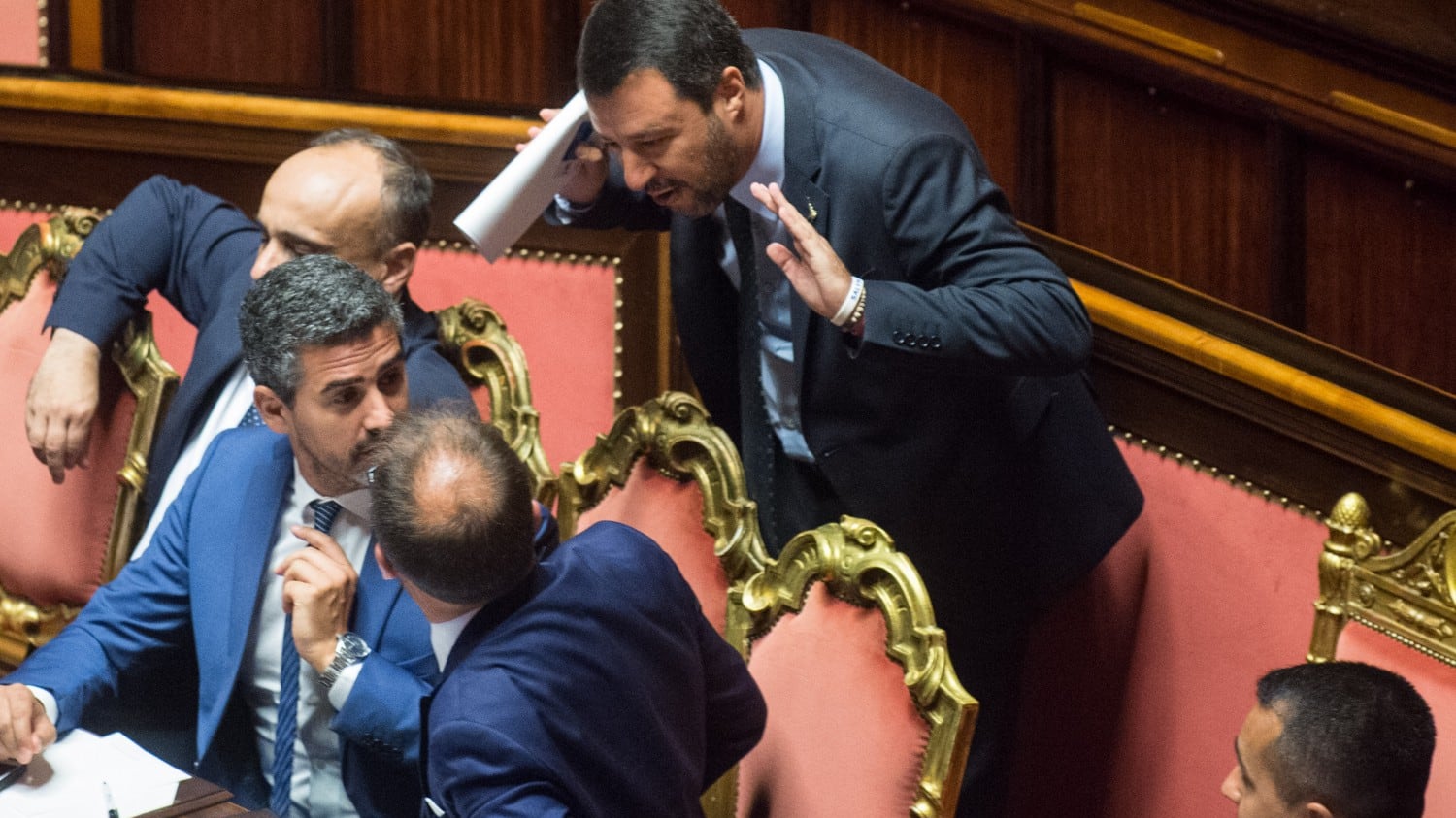 Alta tensione M5s-Lega in Aula Occupati i banchi del governo