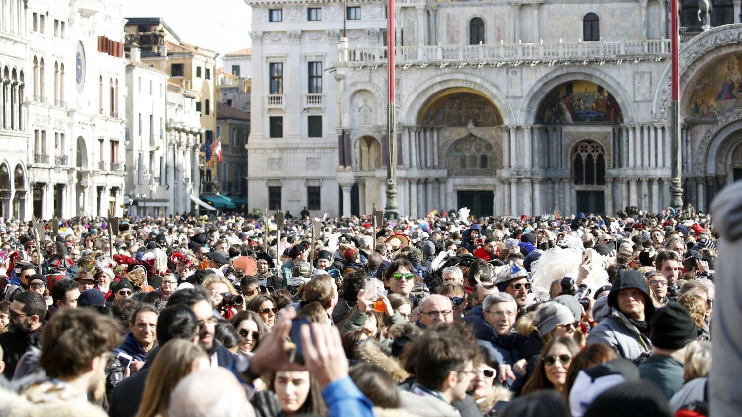 Chiacchiere o pignolata. Il lato dolce del Carnevale è un affare da 150 milioni