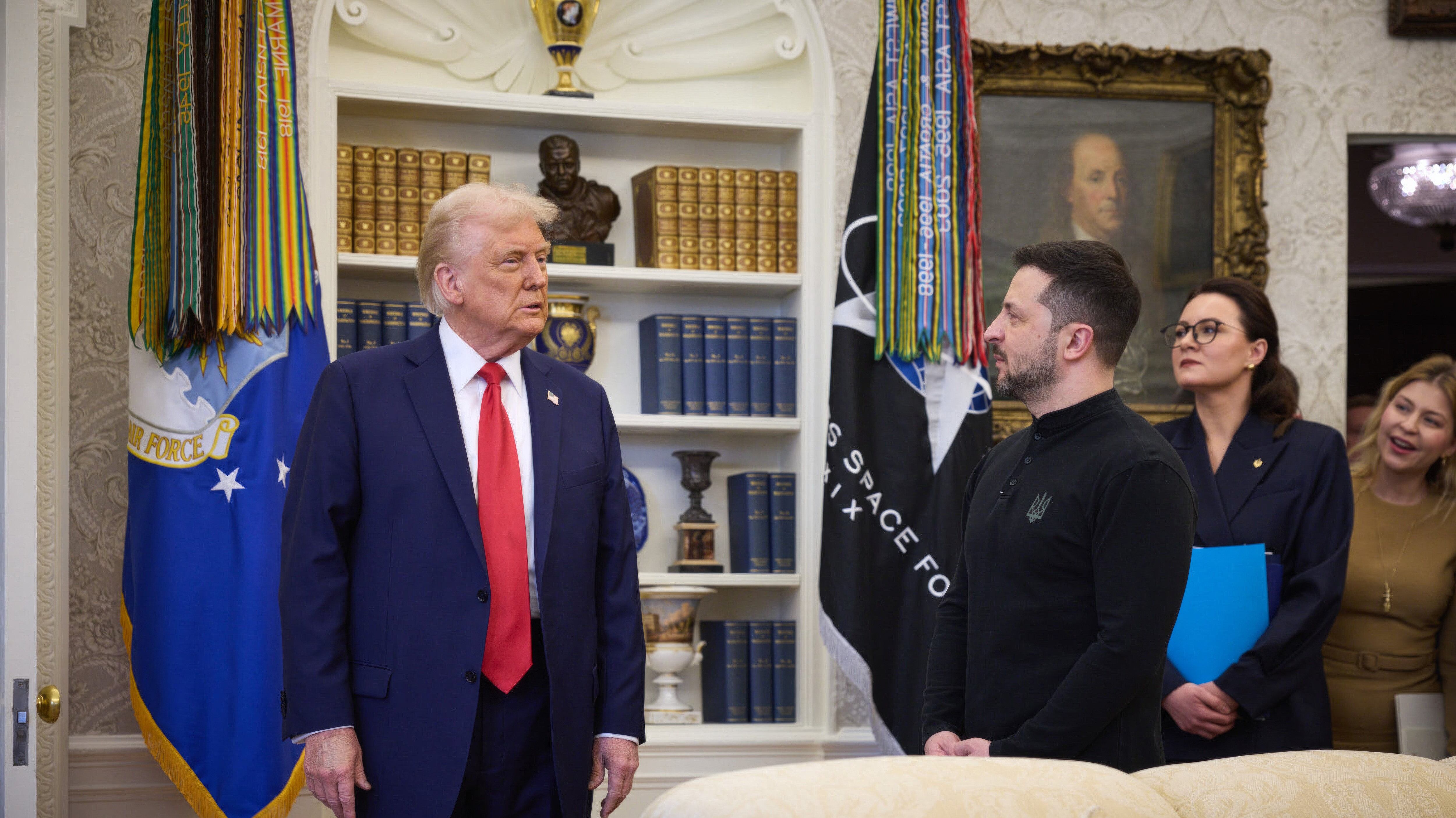 Stop ai cyberattacchi contro la Russia e agli aiuti militari a Kiev: le rivelazioni sulla strategia di Trump