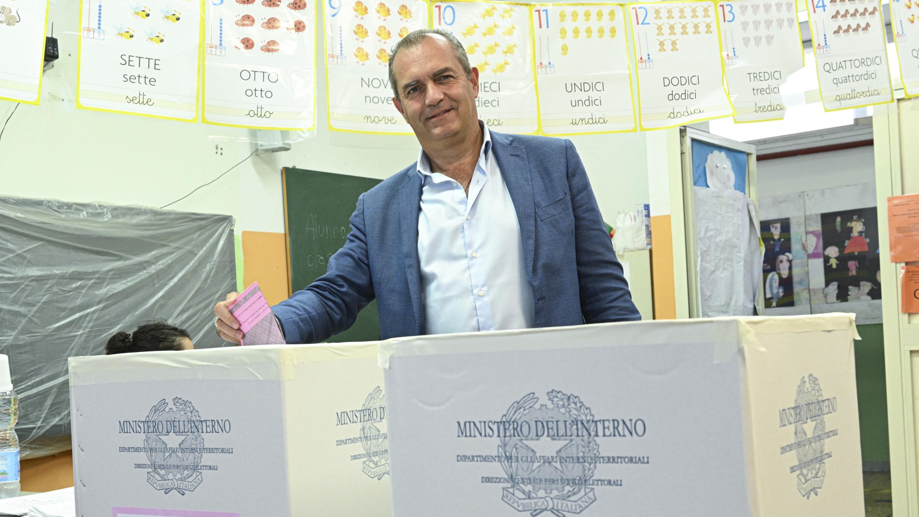 De Magistris, flop a Napoli. Ma lui insiste