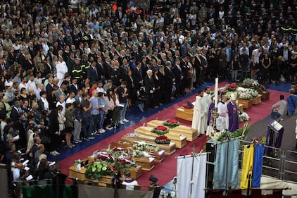Andria, il funerale delle vittime dello scontro fra treni 14