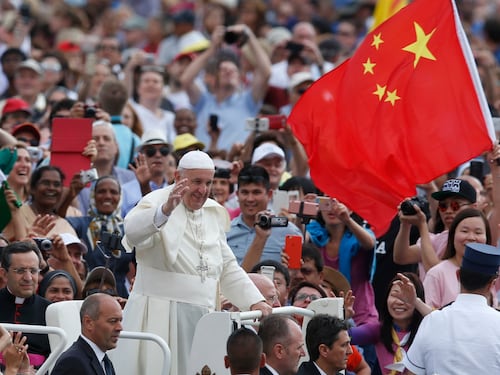 La Cina comunista tende la mano al Papa: riconosciuto vescovo "clandestino"