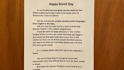 Dopo la Brexit nel condominio spunta un volantino: "Da oggi si parlerà solo inglese, altrimenti tornatevene a casa vostra"