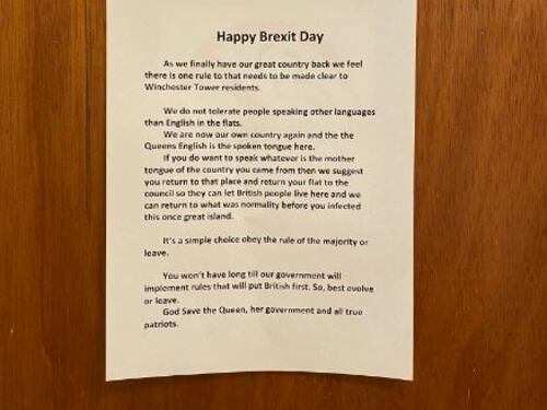Dopo la Brexit nel condominio spunta un volantino: "Da oggi si parlerà solo inglese, altrimenti tornatevene a casa vostra"