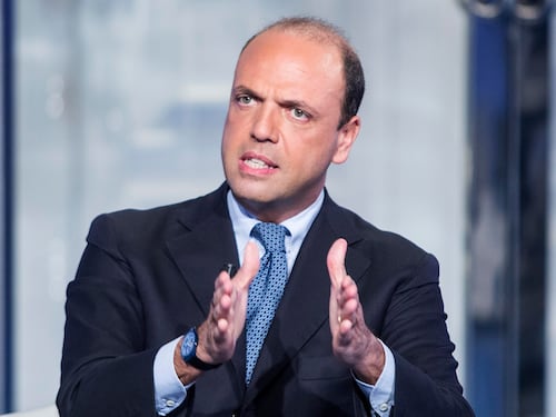 Alfano: "Taglio delle tasse senza precedenti, niente derby Irap-Irpef"