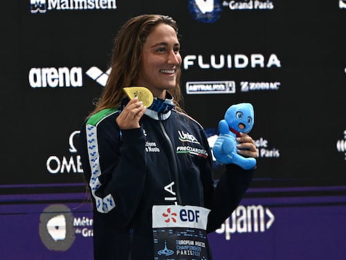 E Super Simona cala il poker