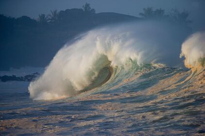 Triple Crown of Surfing, prima grande giornata di surf alle Hawaii 10