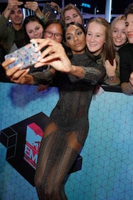 Jourdan Dunn sexy e nuda agli MTV Europe Music Awards 2016 9
