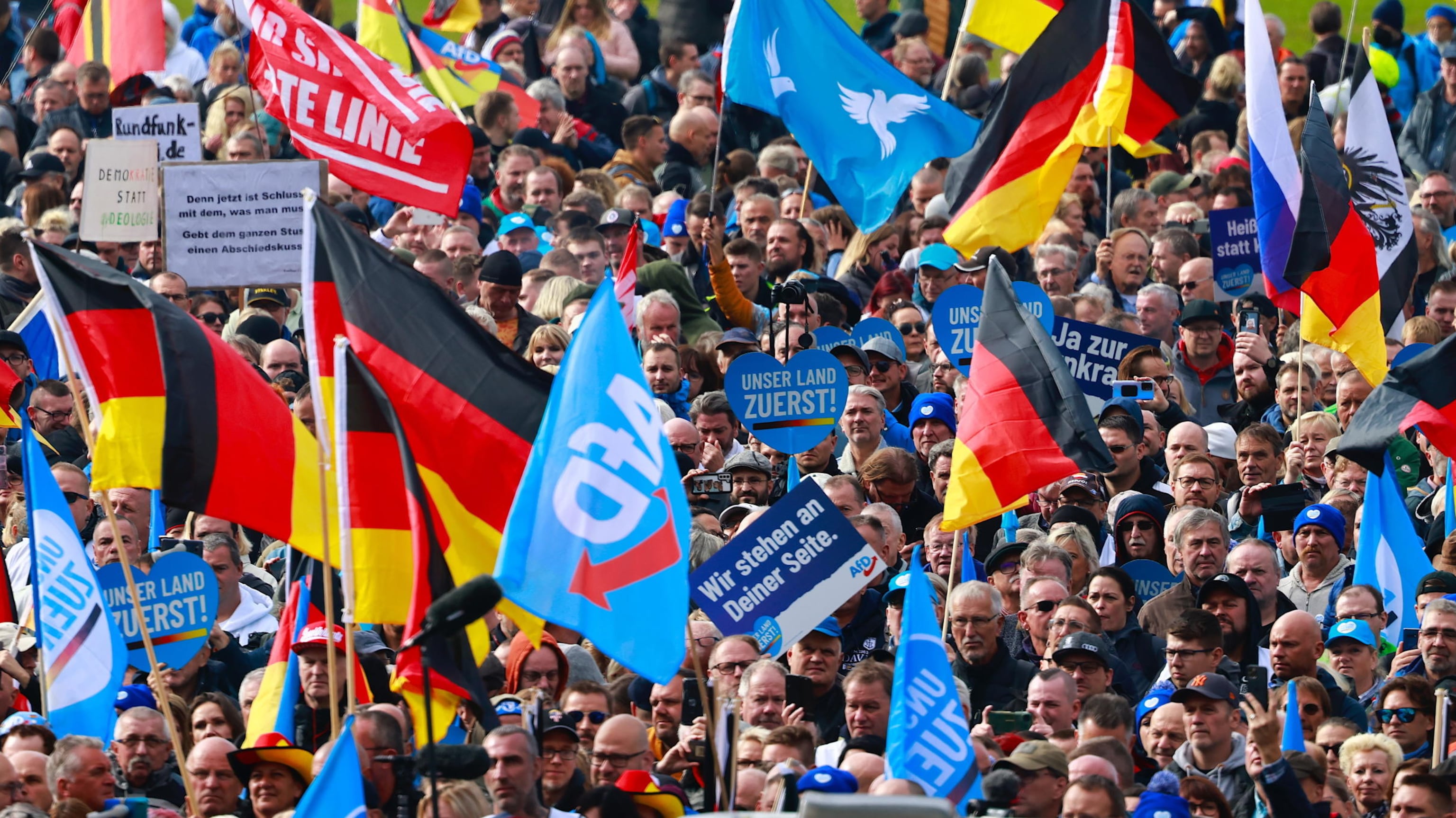 "Mettere al bando Afd": la proposta choc che spacca la Germania