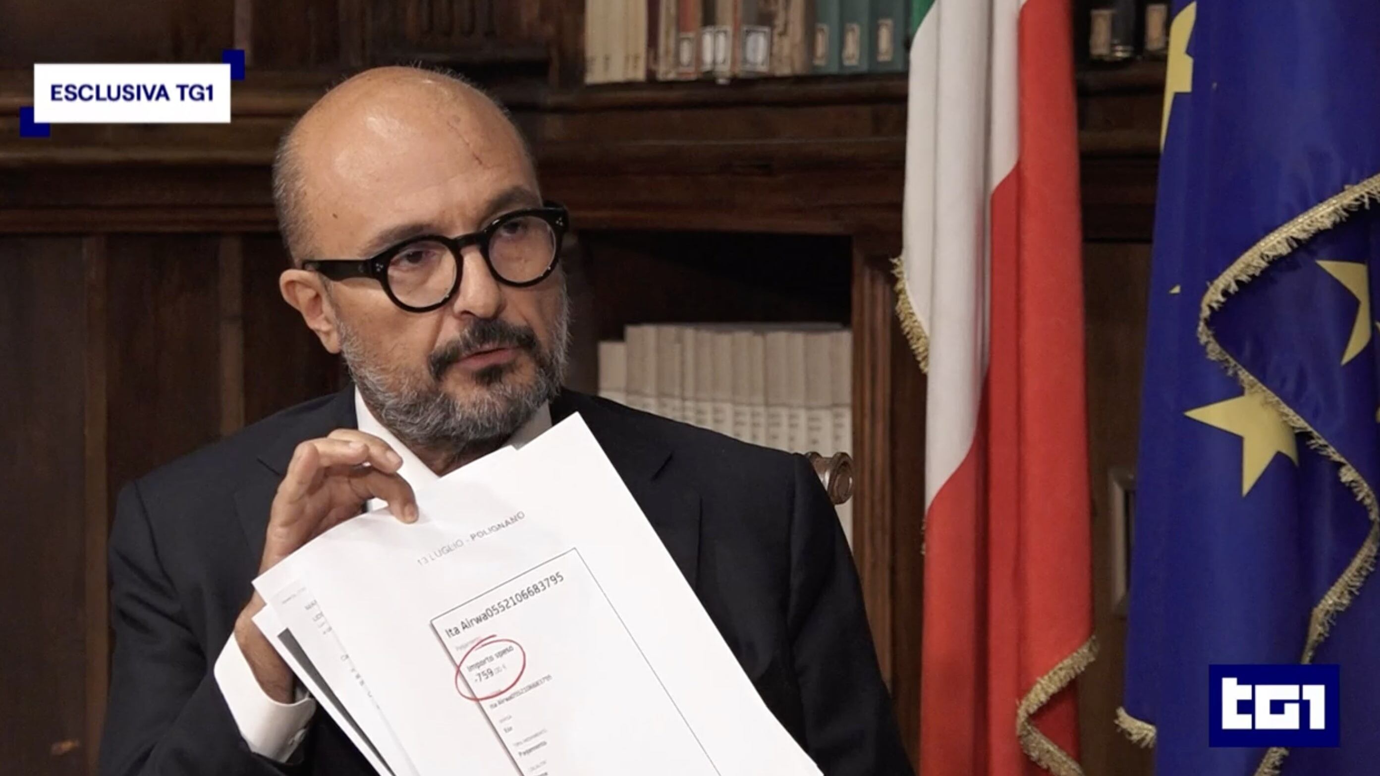 Il ritorno in Rai senza incarico. E dà il via alla battaglia legale