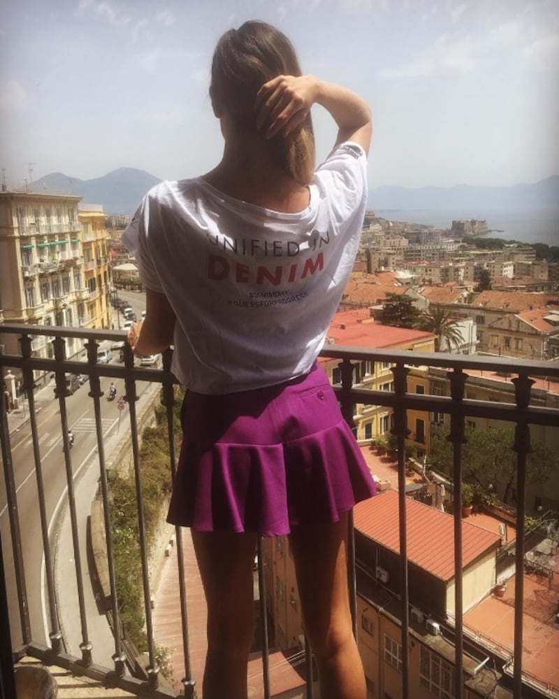 Belen Rodriguez: le foto sexy del lato b 13