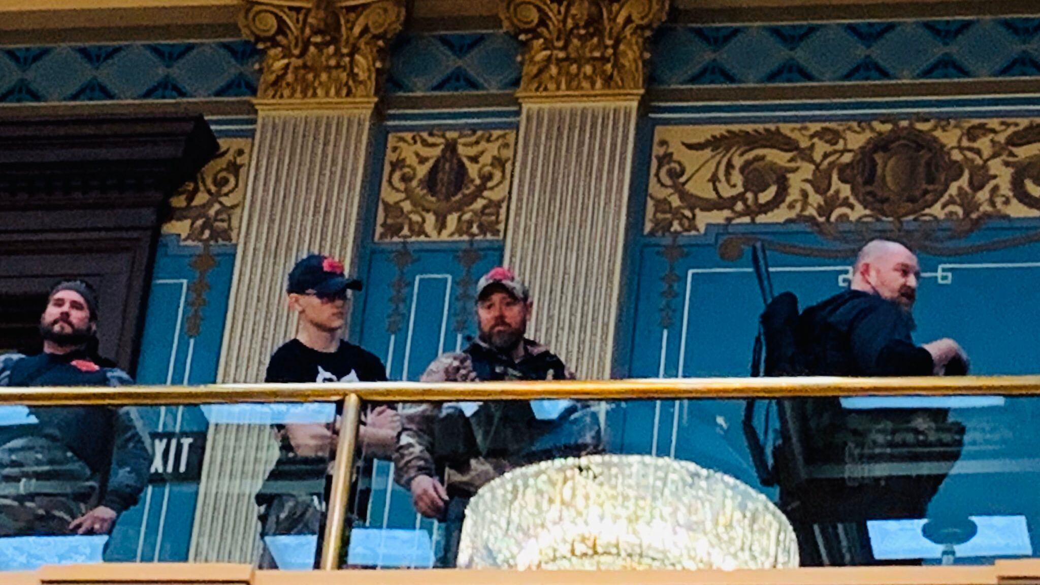 Michigan, proteste contro il lockdown: uomini armati provano a entrare nel parlamento statale