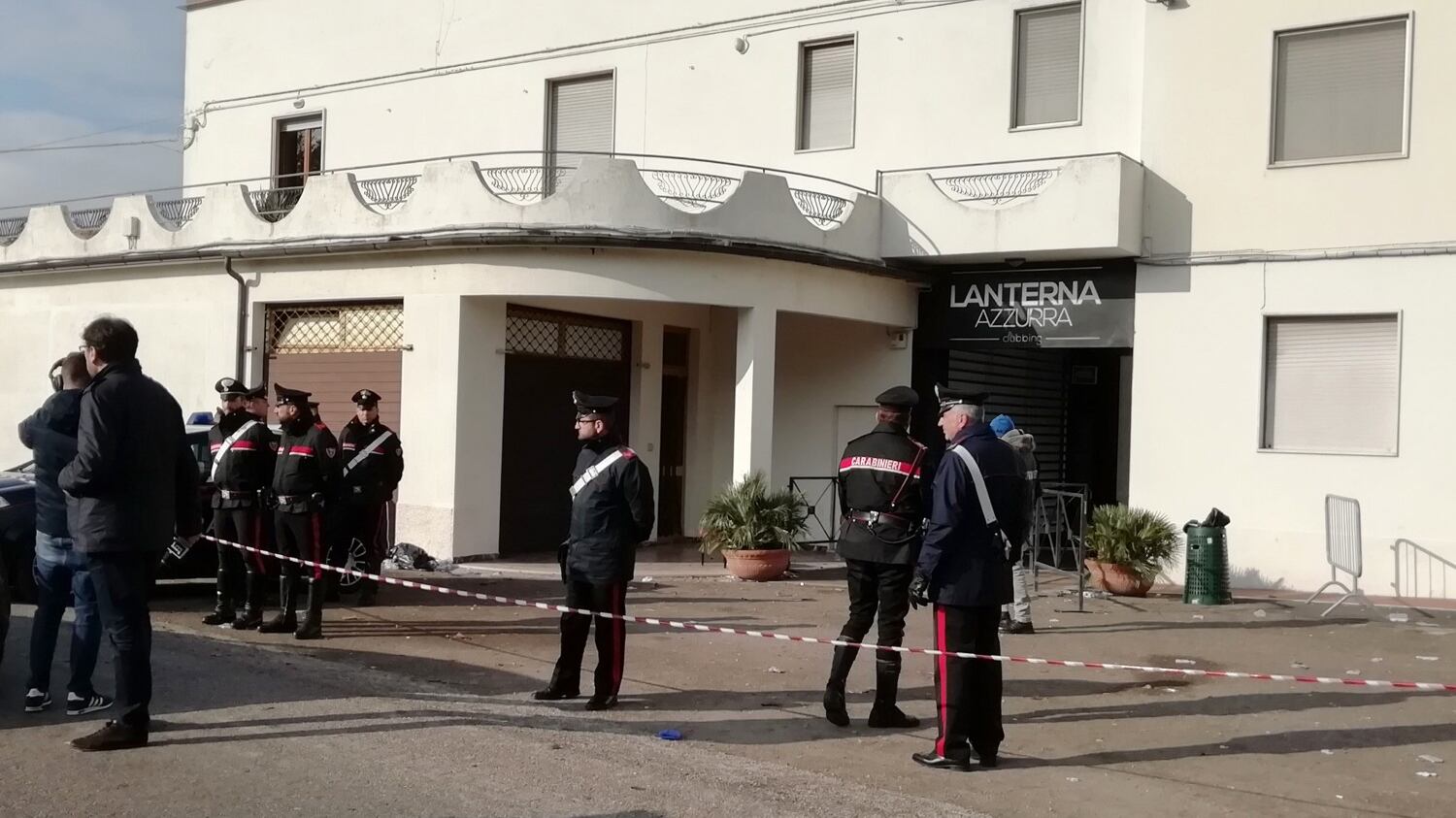 È caos sui numeri nel locale. I carabinieri: "680 biglietti"