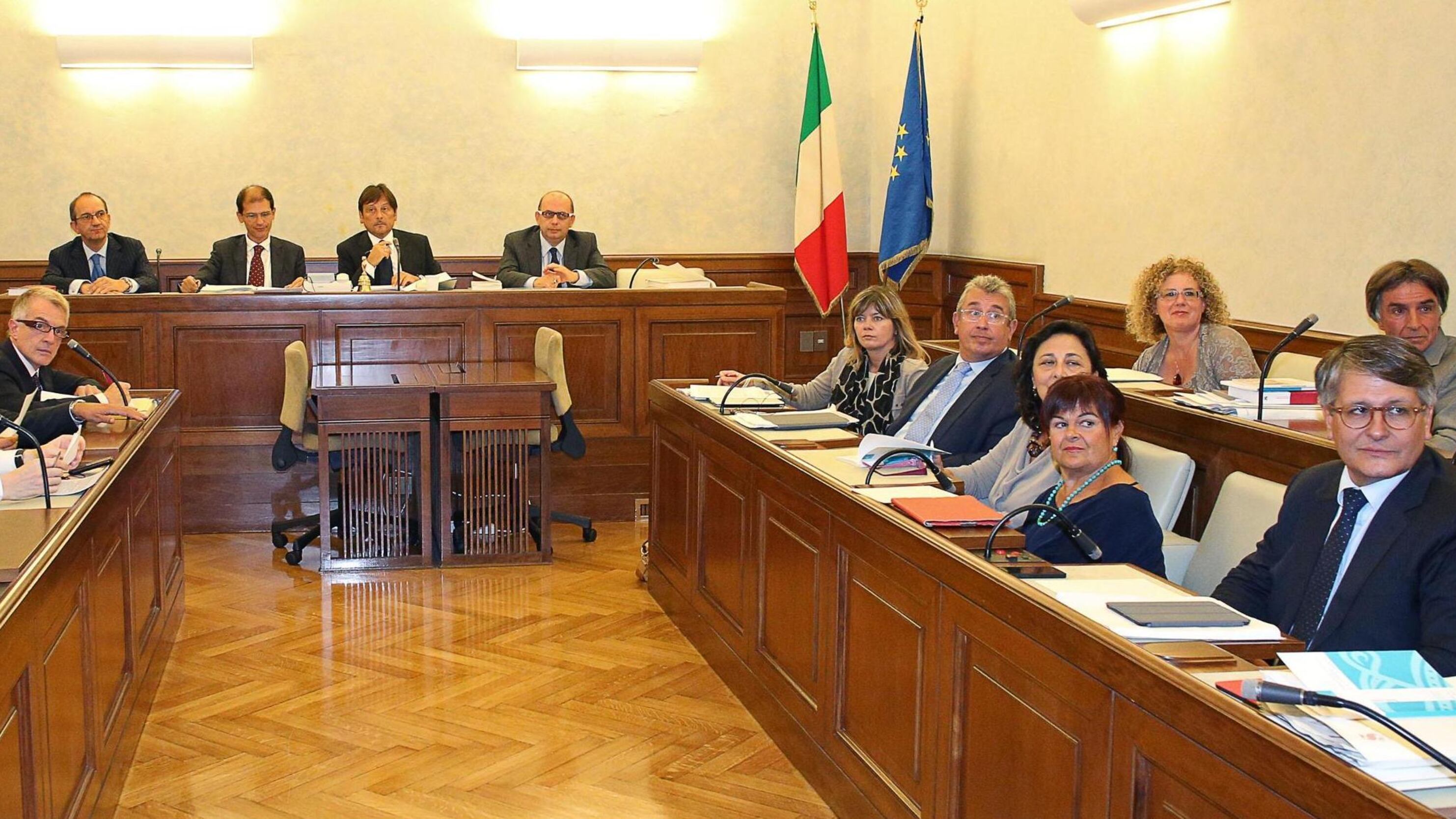 Tregua già finita: la Giunta non trova l'accordo sui tempi