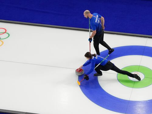 Milano-Cortina, finisce il sogno dell’Italia di curling: gli Stati Uniti si qualificano alla finale