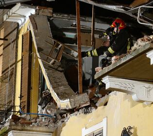 Crolla una palazzina a Torino, le immagini dell'incidente 7
