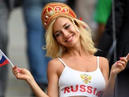Mondiali 2018, la Fifa attacca le emittenti tv: "Basta riprendere le donne sexy"
