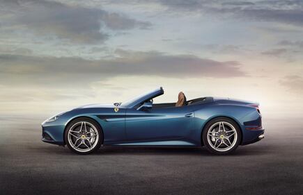 La nuova ruggente Ferrari California T 4