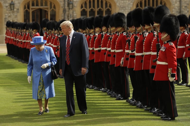 Regina Elisabetta II, le foto dell'incontro con Trump 1