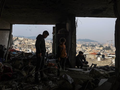 Israele, il gabinetto di guerra approva la tregua: "Se salta la fase due, la guerra riprende"
