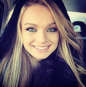 Mercedesz Henger, sexy come la mamma Eva 1