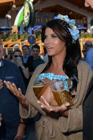 Troppo sexy all'OktorberFest. E interviene la polizia tedesca 12