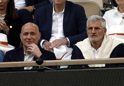 Parata di vip al Roland Garros per la finale tra Alcaraz e Sinner: le immagini più belle 24