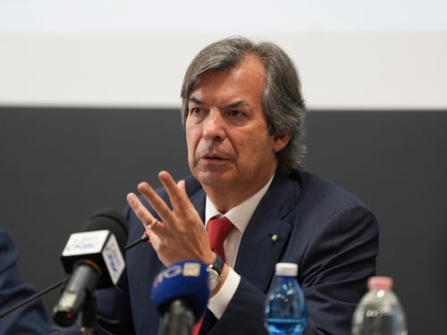 Intesa, affondo sul Monte. “L’offerta non cambierà”