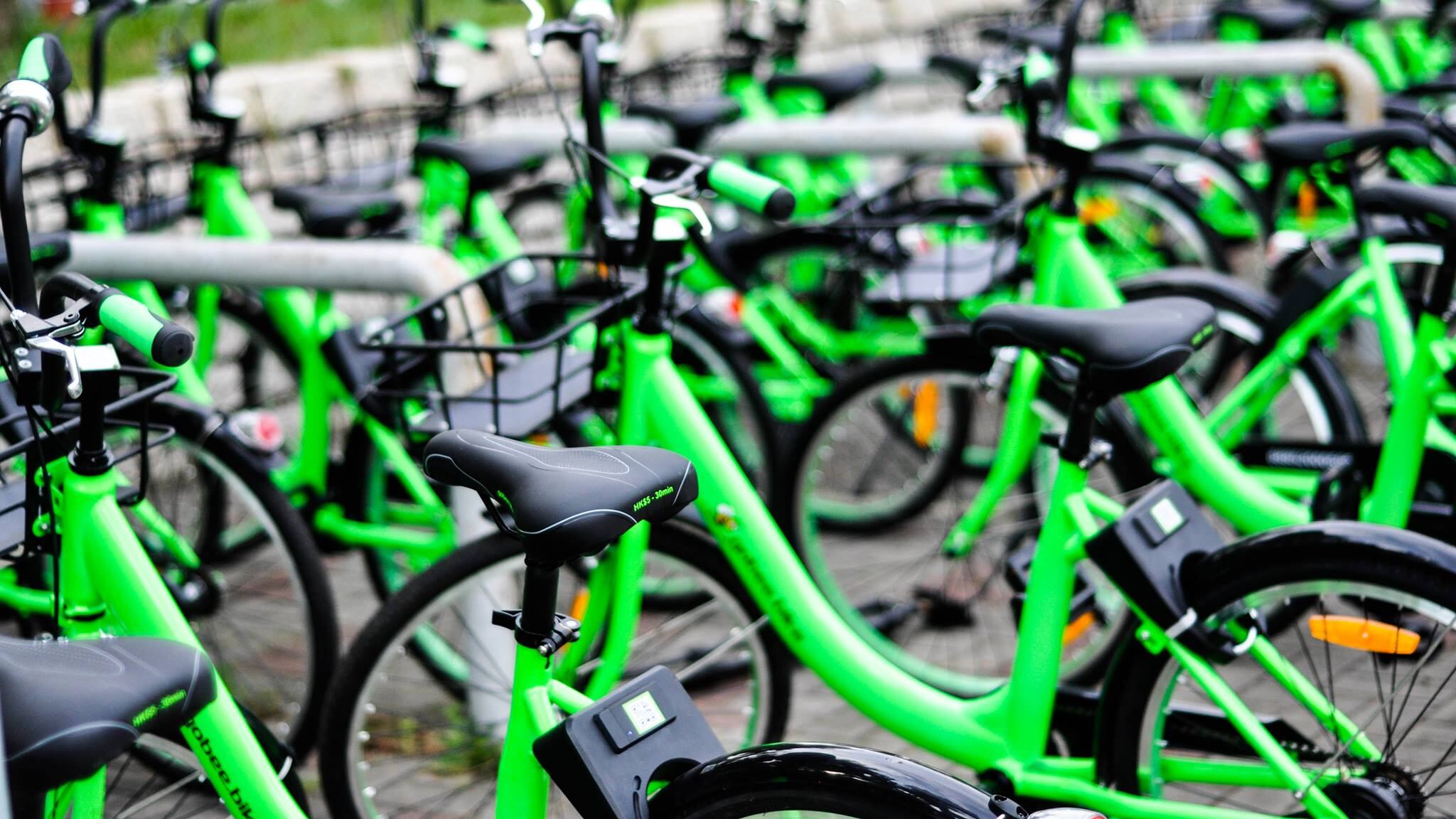 I cinesi in bici adesso ci danno lezioni di civiltà