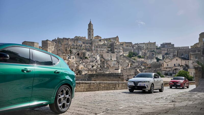 Alfa Romeo Tributo Italiano, guarda le foto della nuova gamma  12