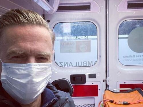Malpensa, Bryan Adams positivo al Covid: "Vado in ospedale"
